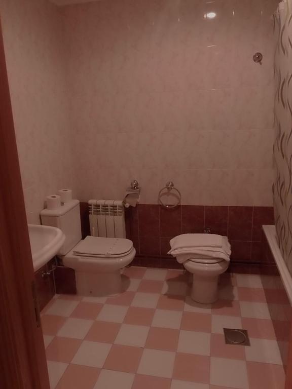 Hostal-Restaurante San Antolin Tordesillas Bagian luar foto