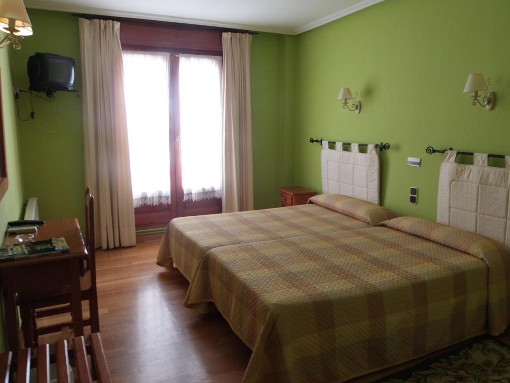 Hostal-Restaurante San Antolin Tordesillas Bagian luar foto