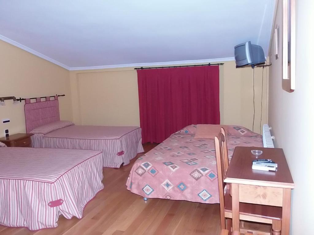 Hostal-Restaurante San Antolin Tordesillas Bagian luar foto