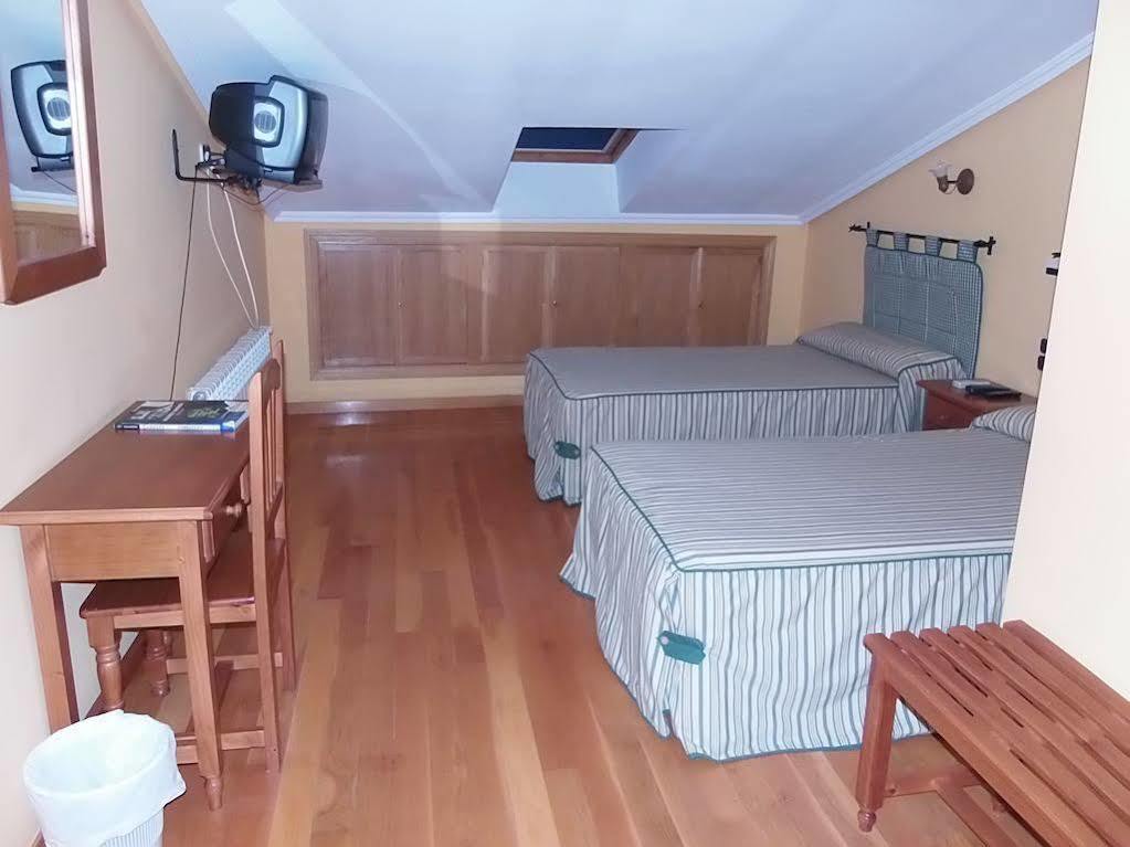 Hostal-Restaurante San Antolin Tordesillas Bagian luar foto